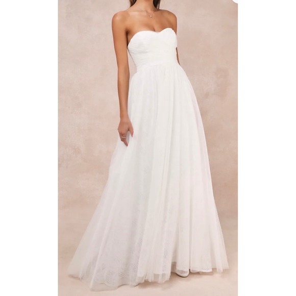 Lulus Dresses & Skirts - NWT Lulus Size XS Blissful Forever White Tulle Lace Strapless Pleated Maxi Dress